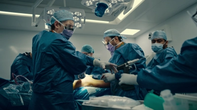 Nguy Cấp: Lằn Ranh Sinh Mạng (Critical: Between Life and Death)